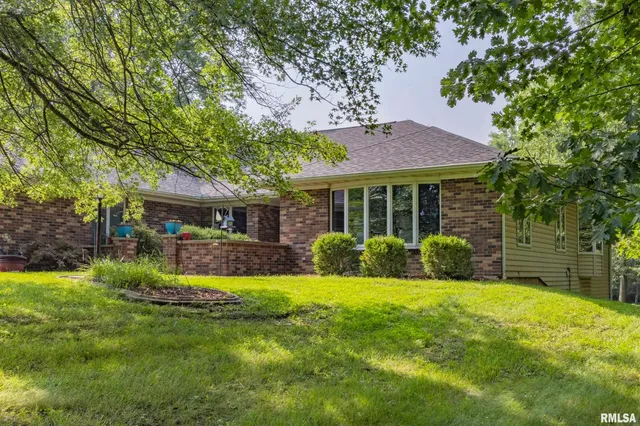 $305,000 | 1001 Wigwam Hollow Road, Macomb, IL 61455