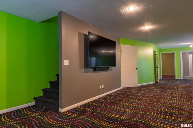 $305,000 | 1001 Wigwam Hollow Road, Macomb, IL 61455