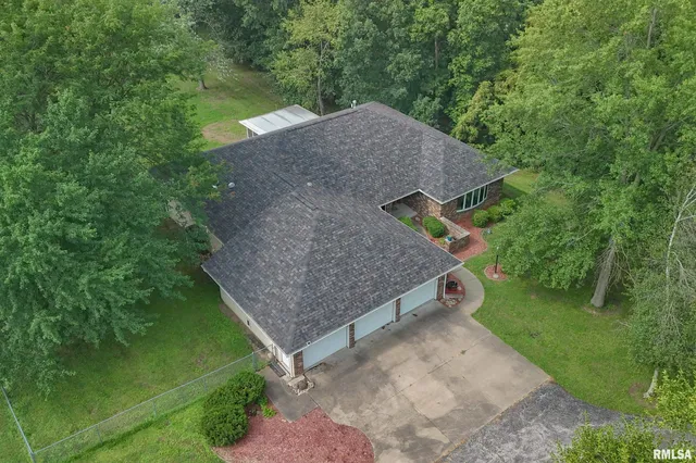 $305,000 | 1001 Wigwam Hollow Road, Macomb, IL 61455