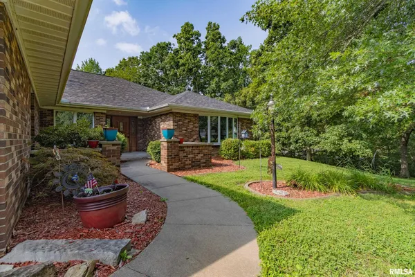 $305,000 | 1001 Wigwam Hollow Road, Macomb, IL 61455