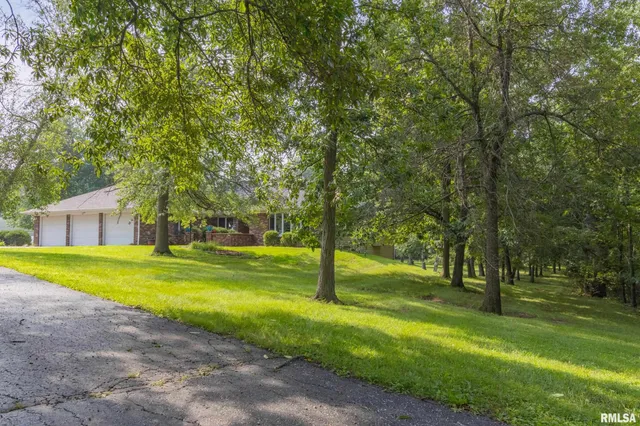 $305,000 | 1001 Wigwam Hollow Road, Macomb, IL 61455