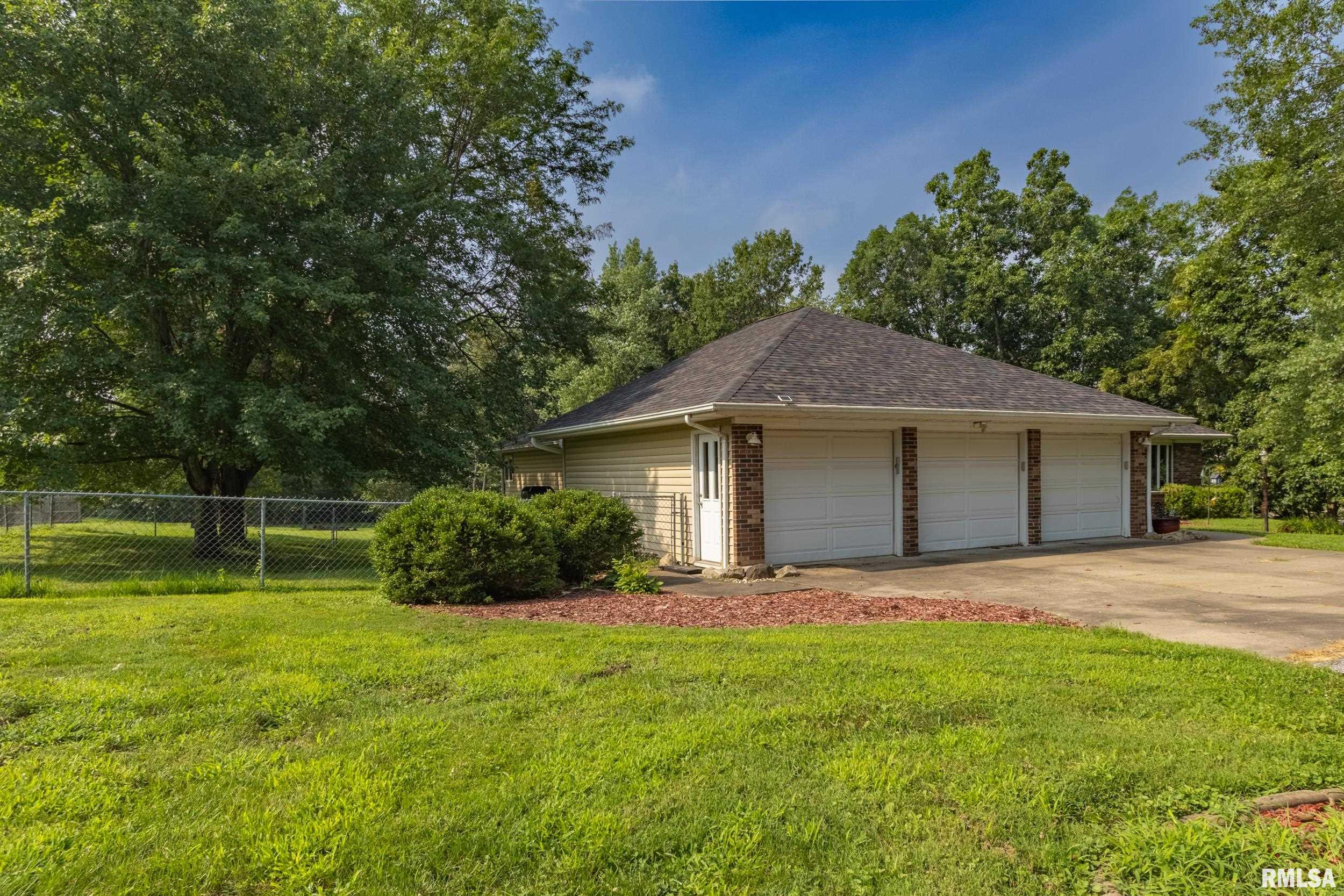 1001 Wigwam Hollow Road Macomb, IL 61455 - Photo 32 of 39