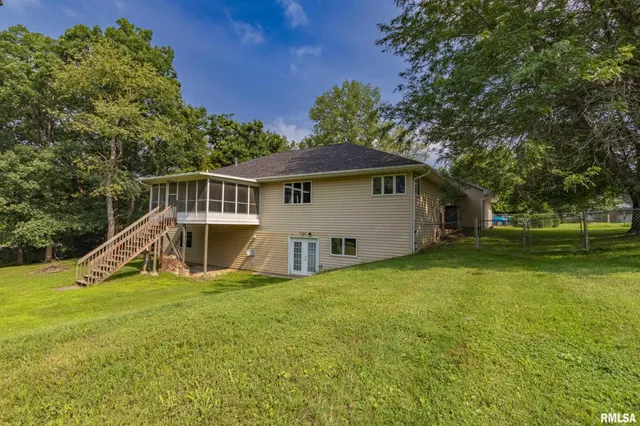 $305,000 | 1001 Wigwam Hollow Road, Macomb, IL 61455