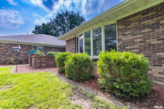 $305,000 | 1001 Wigwam Hollow Road, Macomb, IL 61455