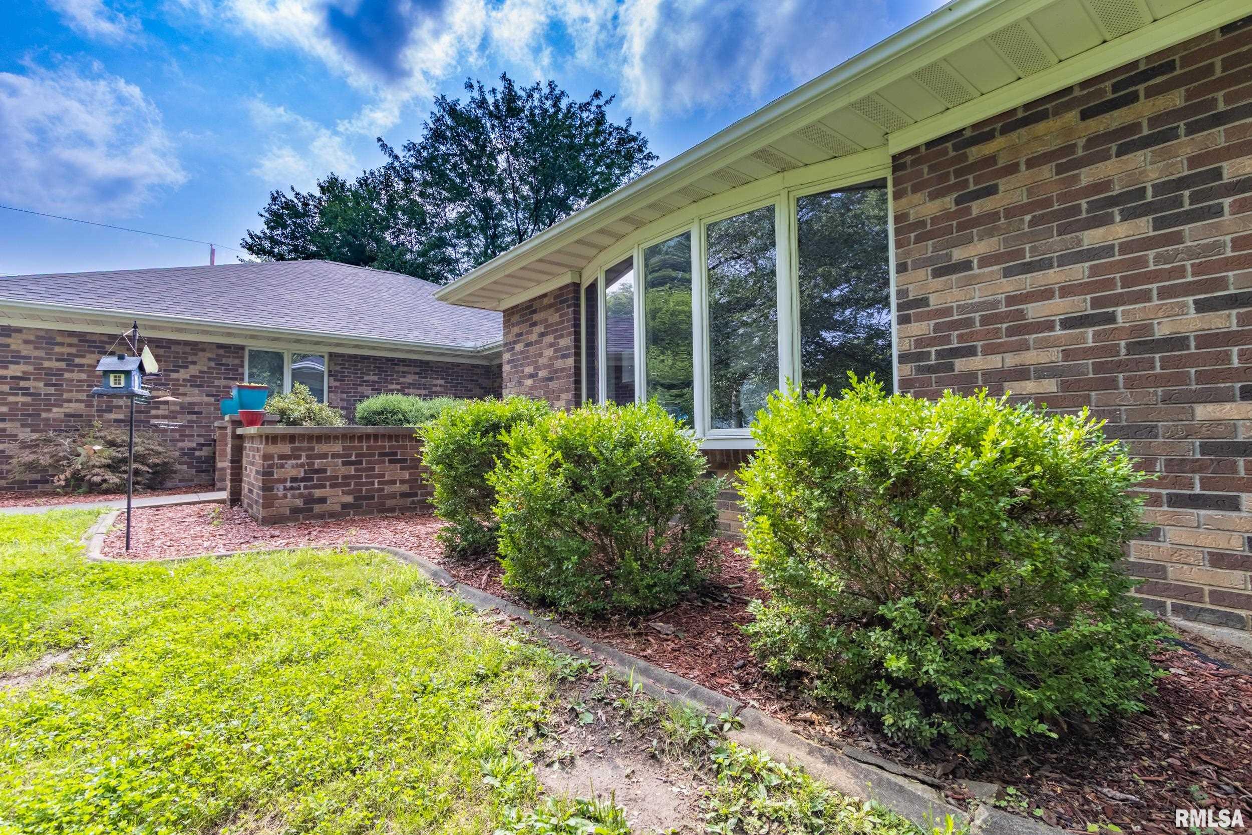 1001 Wigwam Hollow Road Macomb, IL 61455 - Photo 4 of 39