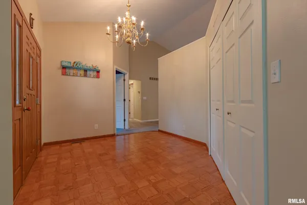 $305,000 | 1001 Wigwam Hollow Road, Macomb, IL 61455