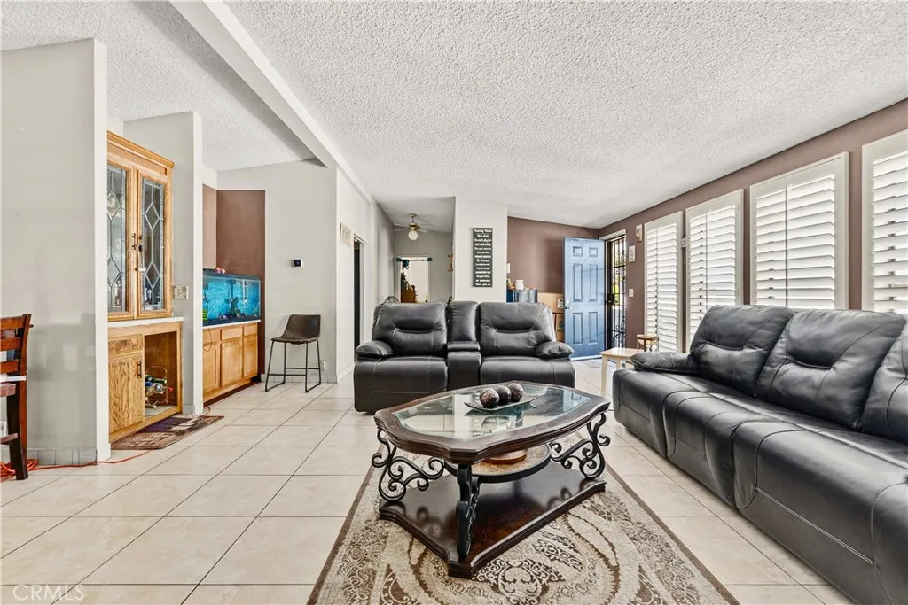 1550 Rimpau, Unit 185 Corona, CA 92881 - Photo 20 of 41 LIVING ROOM 2 PIC