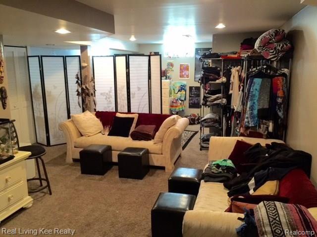 2344 Pleasant View Drive Rochester, MI 48306 - Photo 12 of 15 FullSizeRender (7).jpg