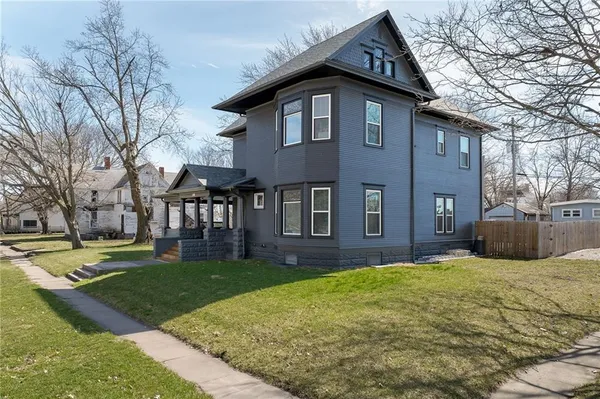 $469,000 | 200 East Berry Street, Hamilton, MO 64644