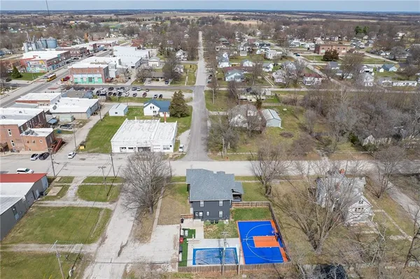 $469,000 | 200 East Berry Street, Hamilton, MO 64644
