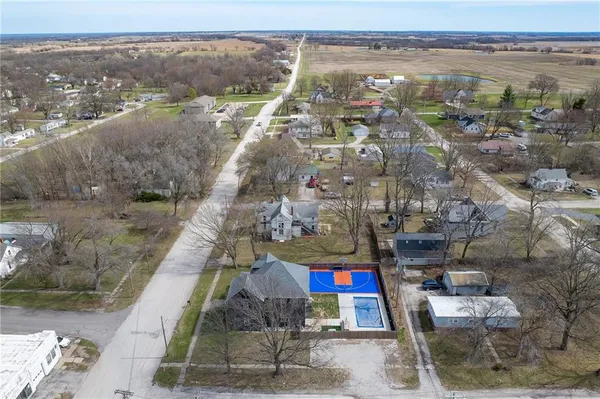 $469,000 | 200 East Berry Street, Hamilton, MO 64644