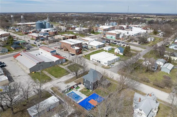 $469,000 | 200 East Berry Street, Hamilton, MO 64644