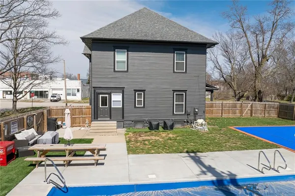 $469,000 | 200 East Berry Street, Hamilton, MO 64644