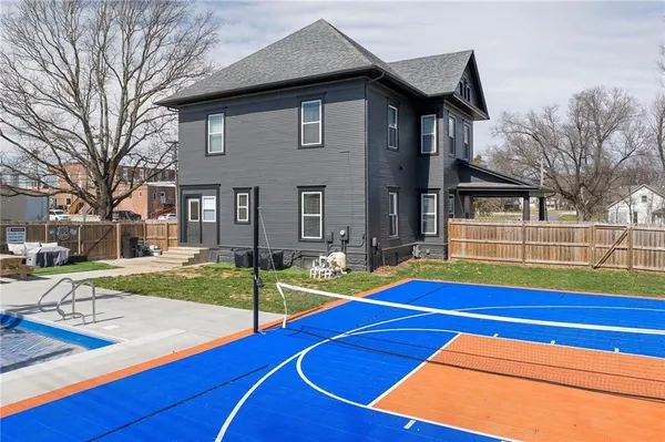 $469,000 | 200 East Berry Street, Hamilton, MO 64644