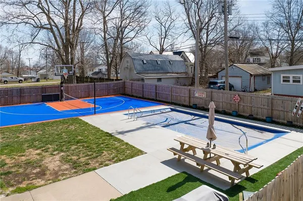 $469,000 | 200 East Berry Street, Hamilton, MO 64644