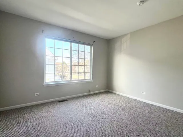 $2,900 | 3356 Ravinia Circle, Unit 3356, Aurora, IL 60504