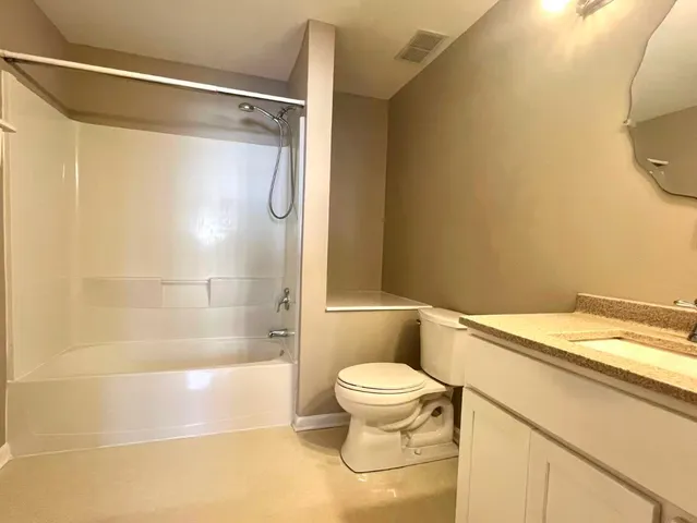 $2,900 | 3356 Ravinia Circle, Unit 3356, Aurora, IL 60504