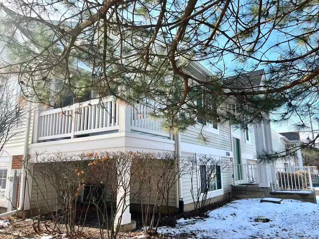 $2,900 | 3356 Ravinia Circle, Unit 3356, Aurora, IL 60504