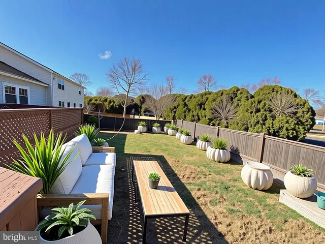 a view of a backyard