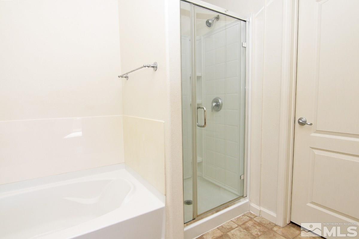 9050 Double R, Unit 225 Reno, NV 89521 - Photo 14 of 29 a bathroom with a bathtub