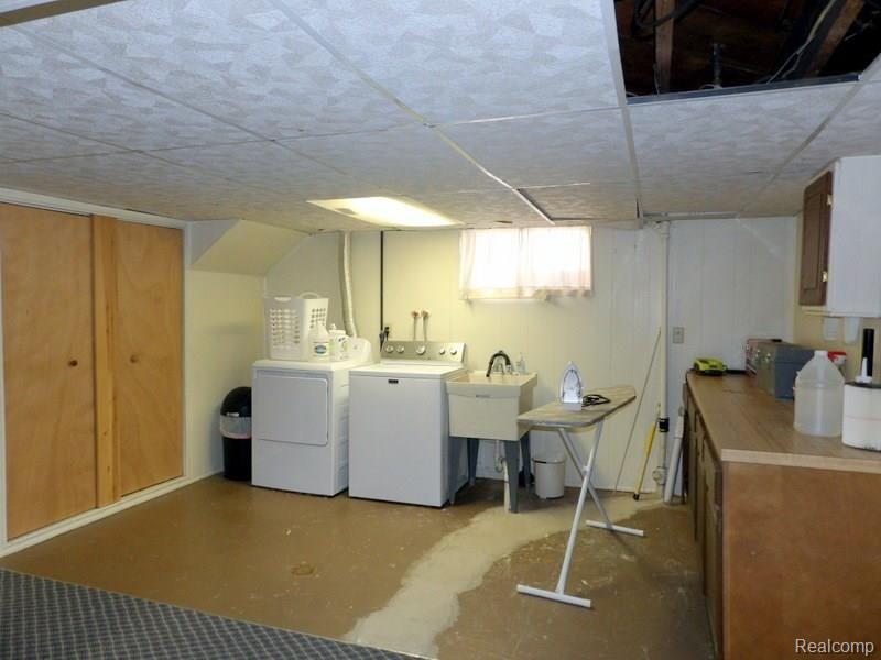 9015 Ruth Avenue Allen Park, MI 48101 - Photo 47 of 48 102_6204.JPG