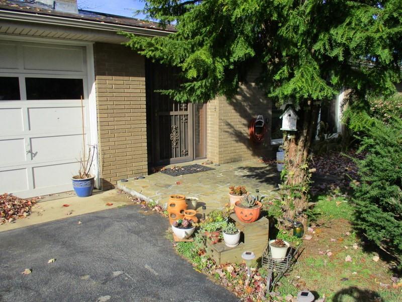 220 Howard Road Sewickley, PA 15143 - Photo 6 of 18 Gallery Image 6