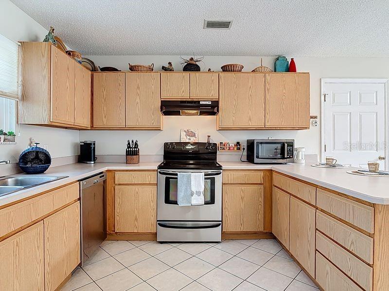 14 Cedarview Court Palm Coast, FL 32137 - Photo 6 of 37