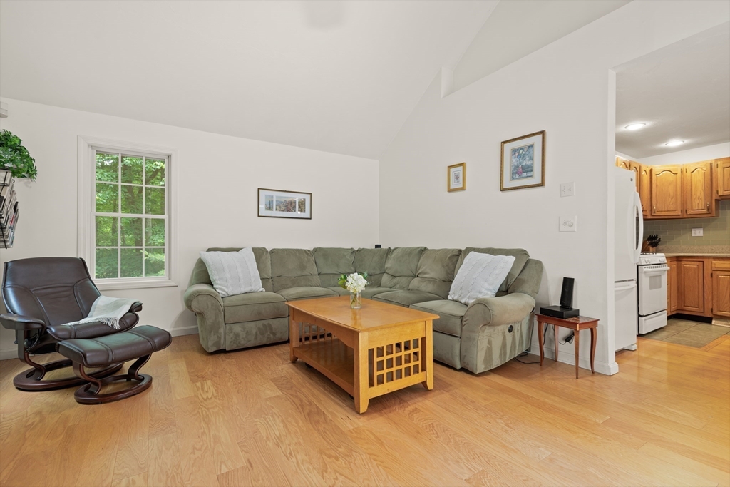 33 Alger Way Stoughton, MA 02072 - Photo 17 of 38
