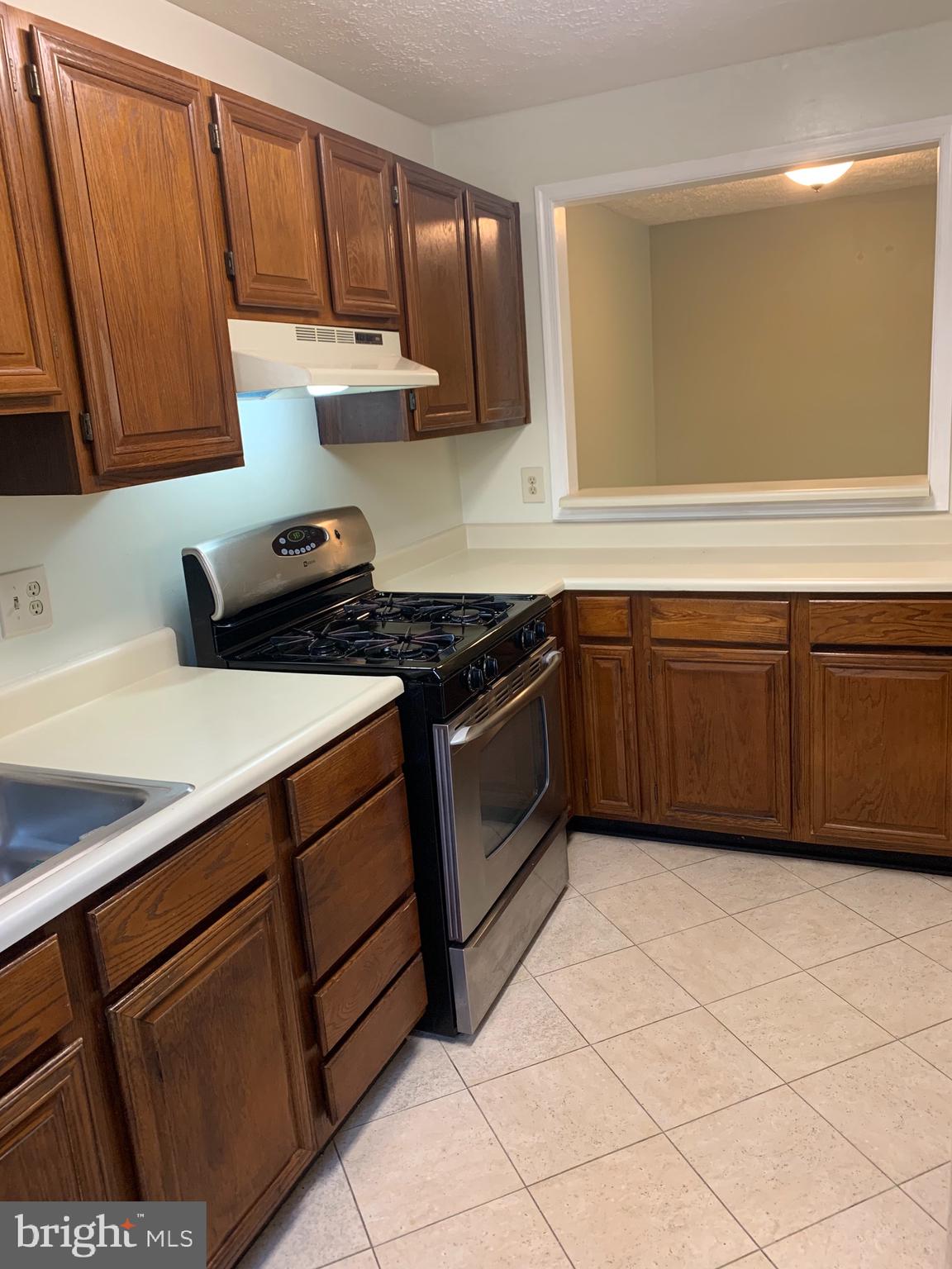10015 Oakton Terrace Road, Unit 10015 Oakton, VA 22124 - Photo 5 of 26