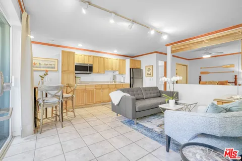 $3,200 | 120 Fleet Street, Unit C, Marina del Rey, CA 90292