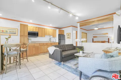 $3,200 | 120 Fleet Street, Unit C, Marina del Rey, CA 90292