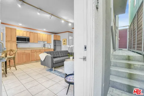 $3,200 | 120 Fleet Street, Unit C, Marina del Rey, CA 90292