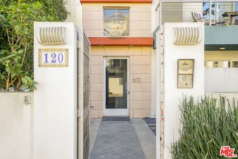 $3,200 | 120 Fleet Street, Unit C, Marina del Rey, CA 90292