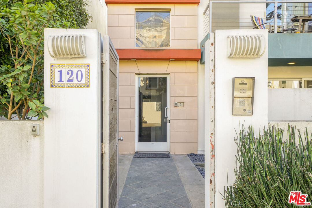 120 Fleet Street, Unit C Marina del Rey, CA 90292 - Photo 22 of 23 a view of front door of house