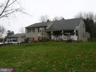 2304 Oakfield Road Warrington, PA 18976 - Photo 1 of 6 Gallery Image 1