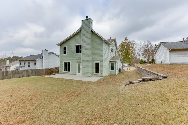 a view of a house with backyard and deck