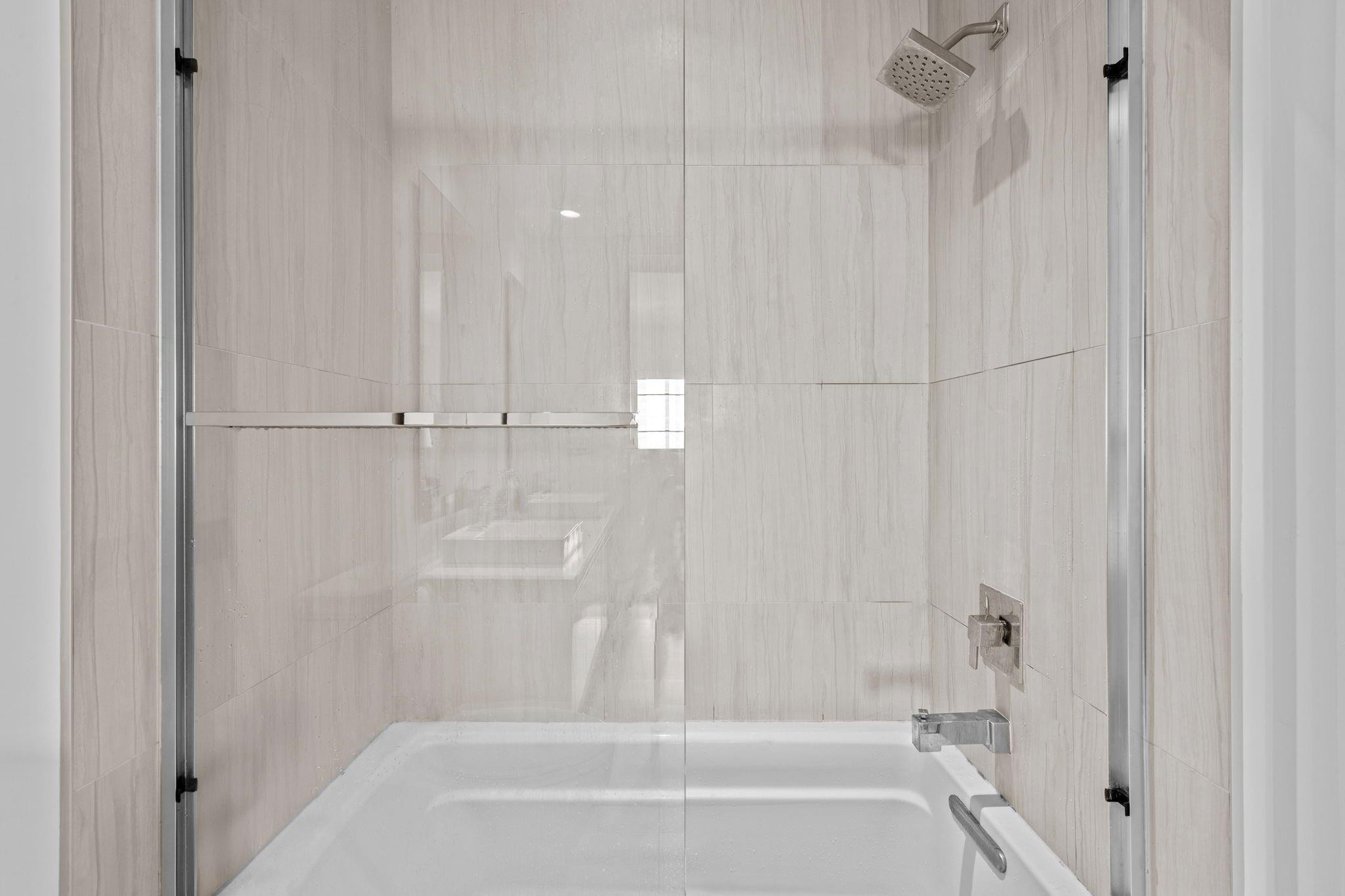 155 East Boca Raton Road, Unit 417 Boca Raton, FL 33432 - Photo 19 of 32 a bathroom with a bathtub