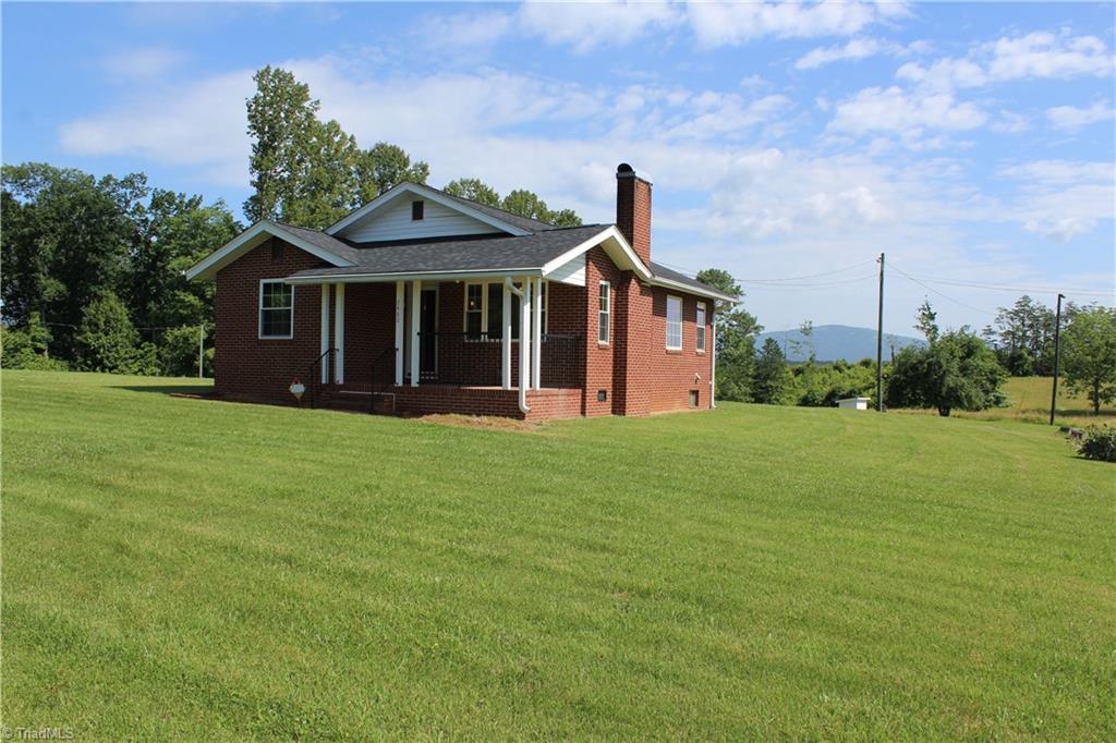 2480 Pipers Gap Road Mount Airy, NC 27030 - Photo 4 of 29 Gallery Image 4