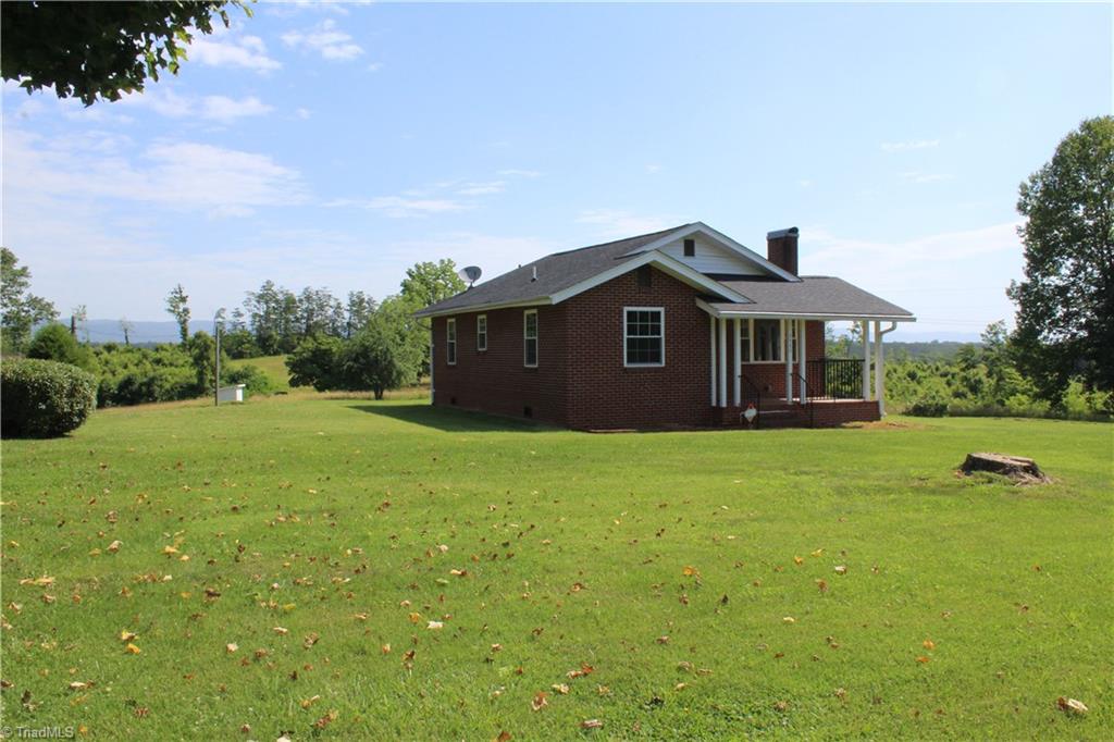 2480 Pipers Gap Road Mount Airy, NC 27030 - Photo 6 of 29 Gallery Image 6