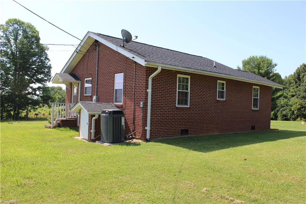 2480 Pipers Gap Road Mount Airy, NC 27030 - Photo 9 of 29 Gallery Image 9