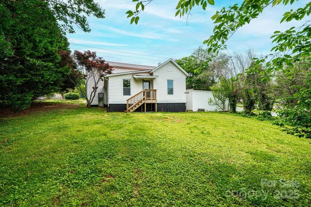 $235,000 | 210 West 15th Street, Newton, NC 28658