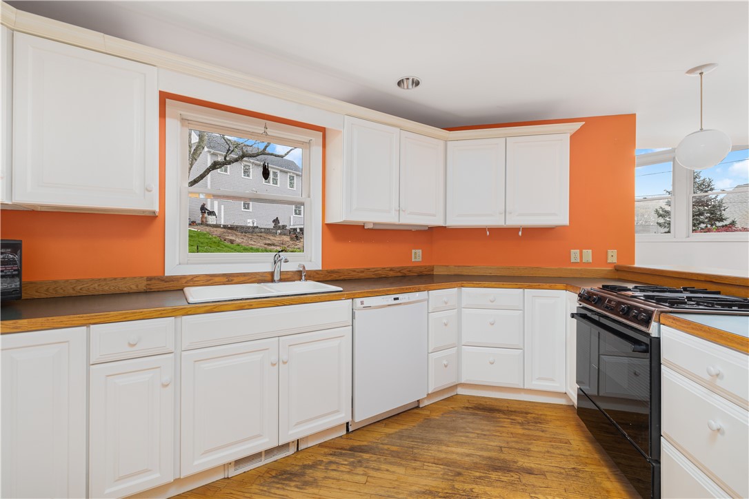 7 Spring Cove Road Narragansett, RI 02882 - Photo 11 of 33