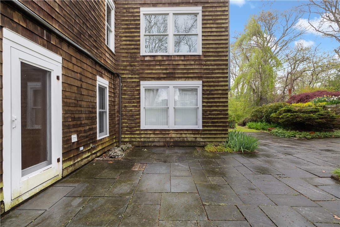 7 Spring Cove Road Narragansett, RI 02882 - Photo 4 of 33