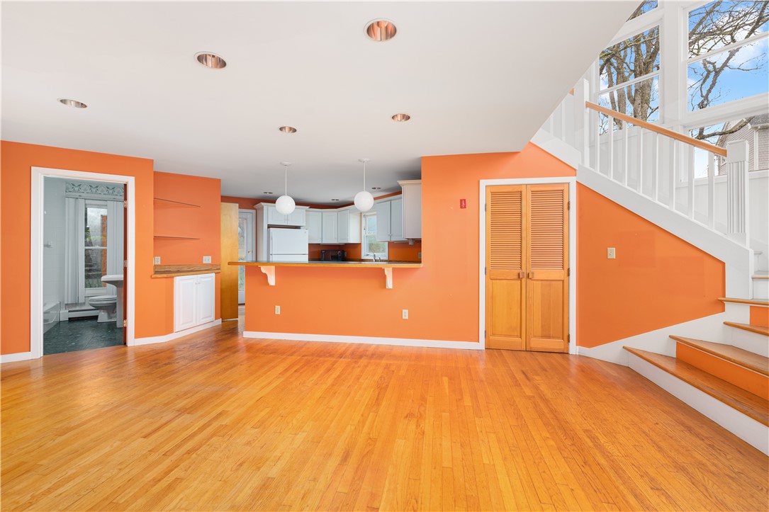 7 Spring Cove Road Narragansett, RI 02882 - Photo 8 of 33