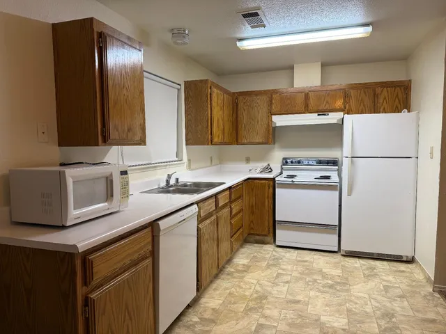 $365,000 | 256 West Durian Avenue, Coalinga, CA 93210