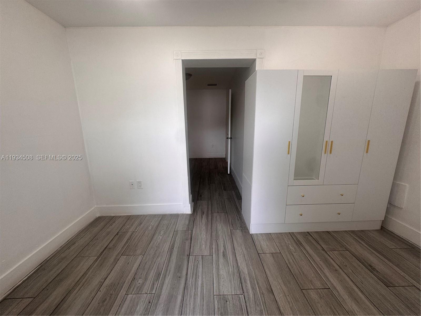 8935 Southwest 38th Street Miami, FL 33165 - Photo 12 of 14