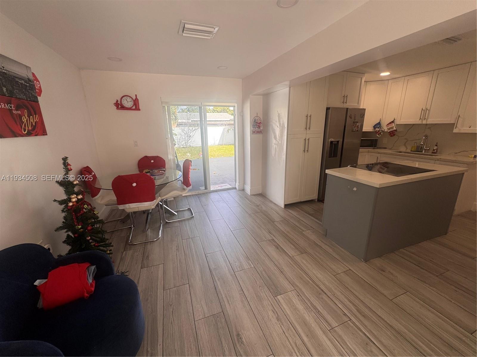 8935 Southwest 38th Street Miami, FL 33165 - Photo 3 of 14