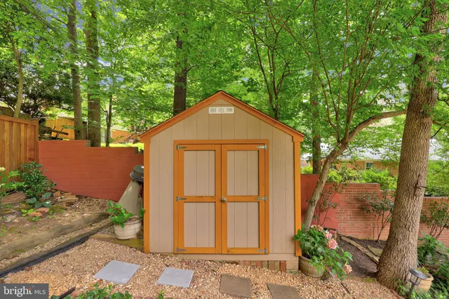 $1,250,000 | 9322 Glenbrook Road, Fairfax, VA 22031