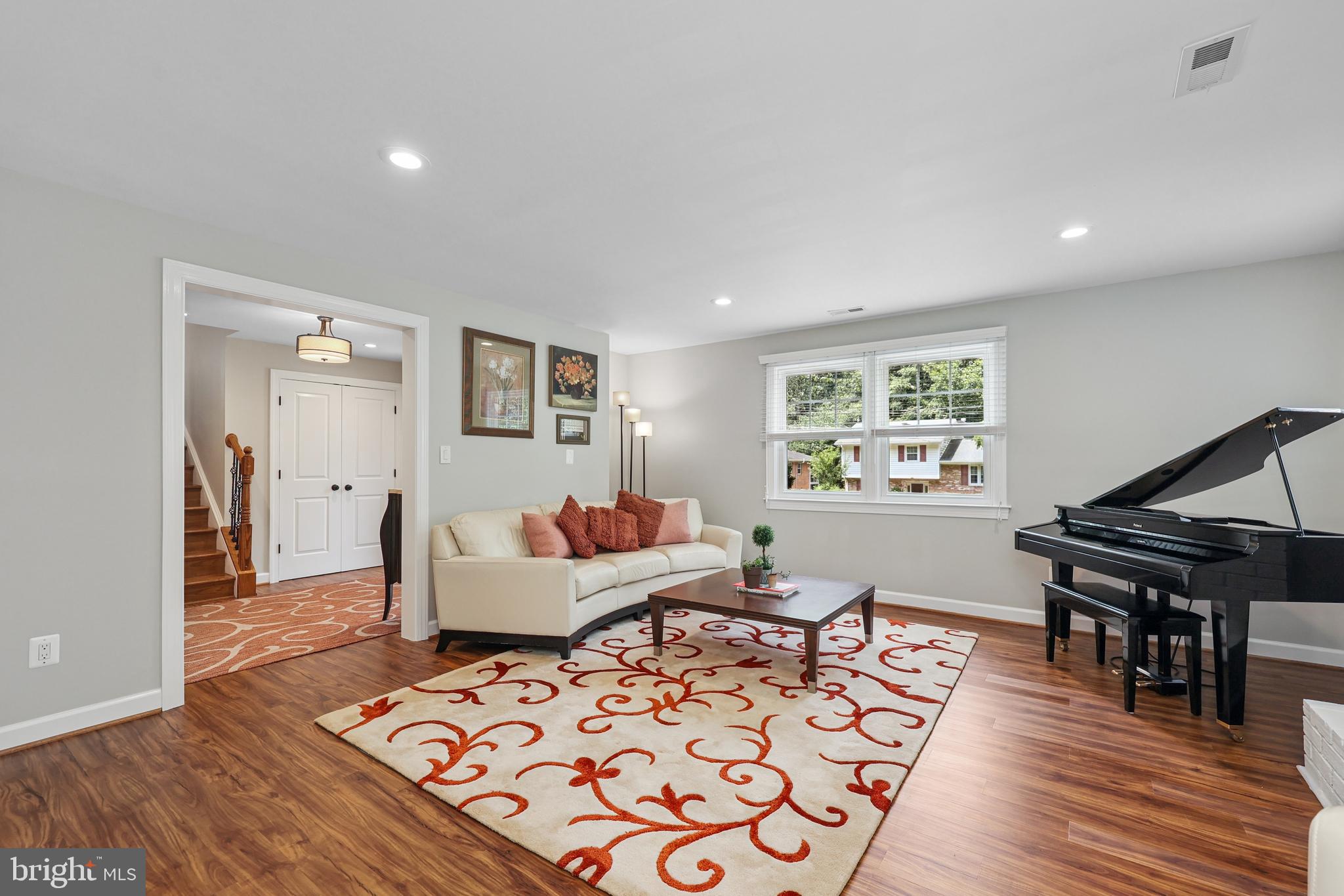 9322 Glenbrook Road Fairfax, VA 22031 - Photo 6 of 39