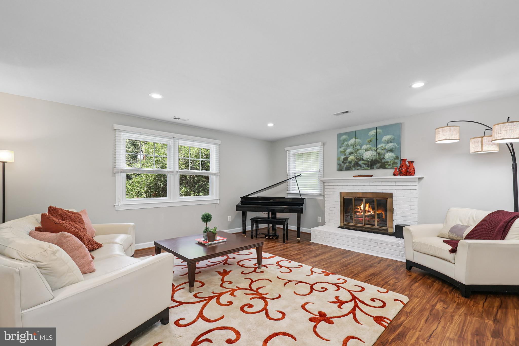 9322 Glenbrook Road Fairfax, VA 22031 - Photo 7 of 39